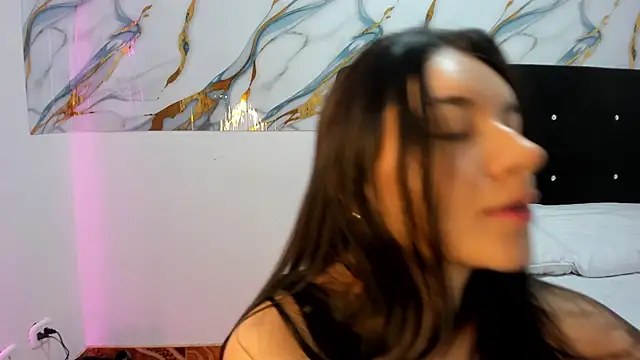 RoxanaBorns  online show from 05-03-26, 08:42