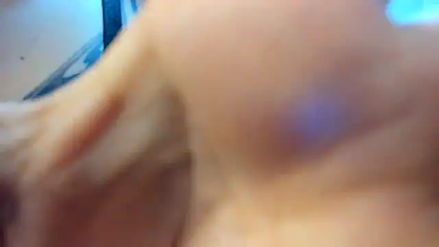 RoxanaBorns  online show from 05-04-26, 02:13