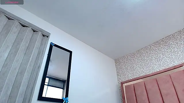 Snapshot of Hanna_Lee__ chatting on 04-17-26, 08:01 Hanna Lee online show from 04-17-26, 08:01