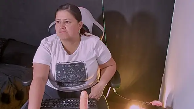 Lizz Milf online show from 09-18-25, 03:58