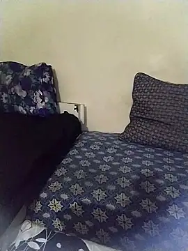 Snapshot of moroooooooo12 chatting on 10-22-25, 07:13 moroooooooo12 online show from 10-22-25, 07:13