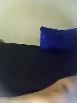 Snapshot of moroooooooo12 chatting on 10-24-25, 08:11 moroooooooo12 online show from 10-24-25, 08:11