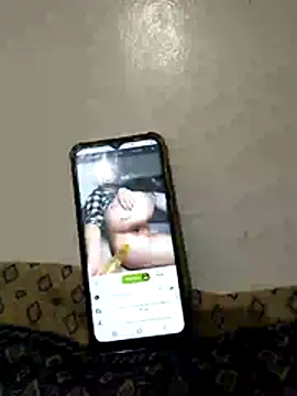 Snapshot of moroooooooo12 chatting on 11-16-25, 04:45 moroooooooo12 online show from 11-16-25, 04:45