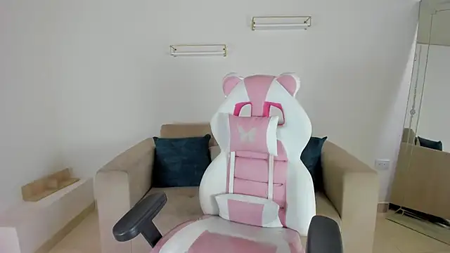 april smiith online show from 09-12-25, 12:16