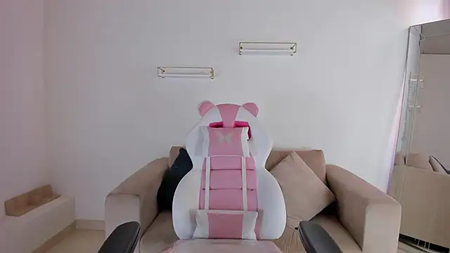 april smiith online show from 10-21-25, 12:28