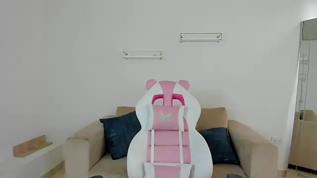 april smiith online show from 11-06-25, 12:17