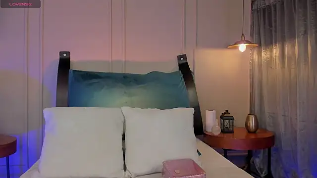 NaishaFord 1 online show from 10-25-25, 01:35