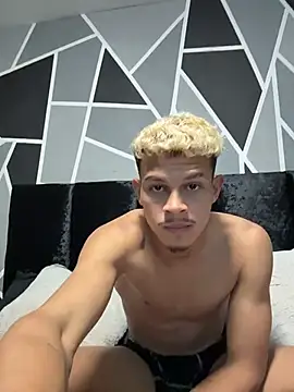 Snapshot of CHARLY-- chatting on 04-08-26, 08:47 CHARLY-- online show from 04-08-26, 08:47