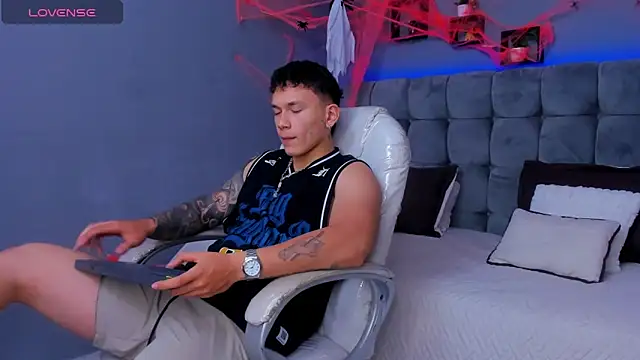 Thomas moon online show from 10-13-25, 07:36