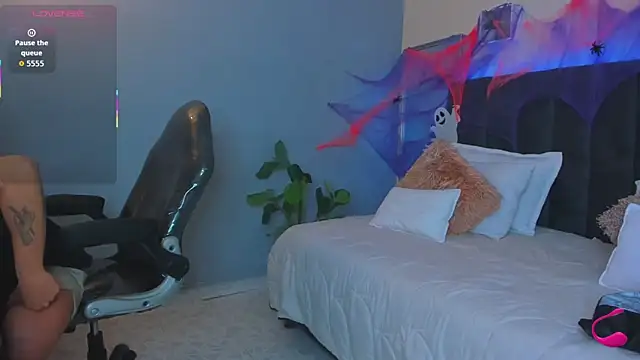 Thomas moon online show from 10-24-25, 12:34