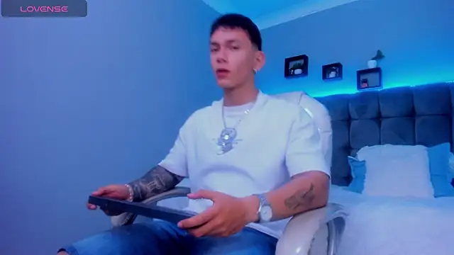 Thomas moon online show from 11-30-25, 02:10