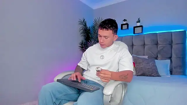 Thomas moon online show from 06-19-26, 01:48
