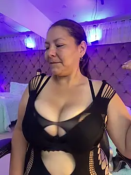 Snapshot of Sussan__ chatting on 03-25-26, 11:49 Sussan online show from 03-25-26, 11:49