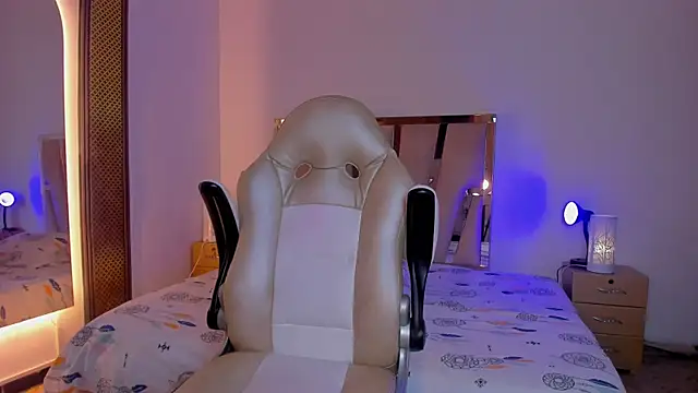 Elowen Clark online show from 01-06-26, 08:23