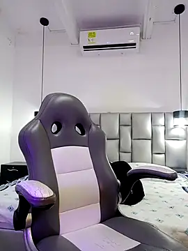 Elowen Clark online show from 03-23-26, 07:29