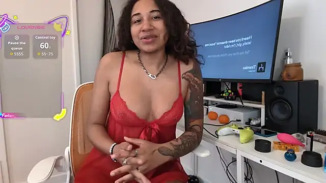 Snapshot of onlystrings chatting on 02-13-26, 11:12 onlystrings online show from 02-13-26, 11:12