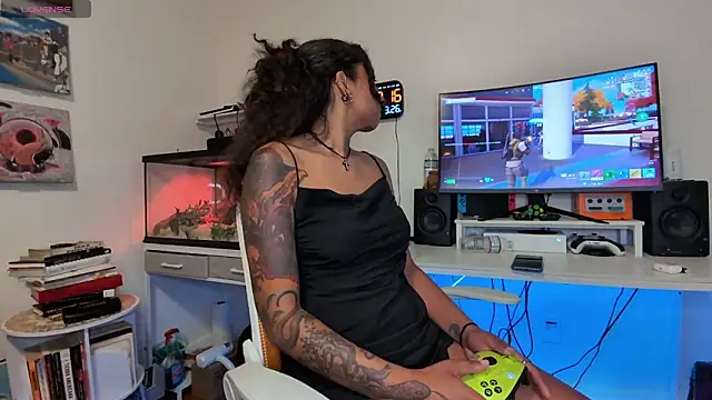 Snapshot of onlystrings chatting on 03-27-26, 02:17 onlystrings online show from 03-27-26, 02:17