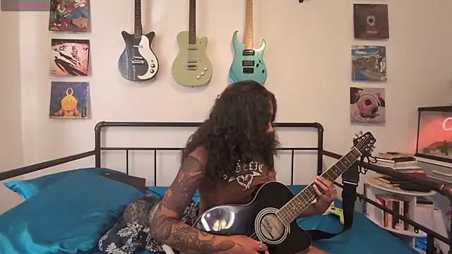 Snapshot of onlystrings chatting on 04-01-26, 09:12 onlystrings online show from 04-01-26, 09:12