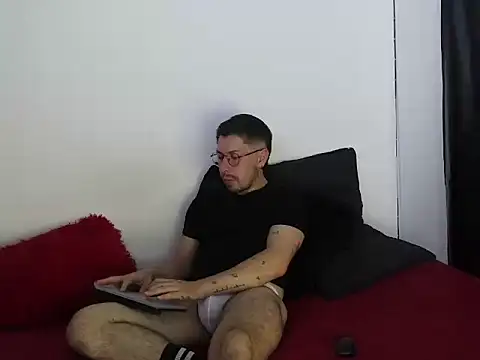 Letorres96 online show from 04-11-26, 03:55