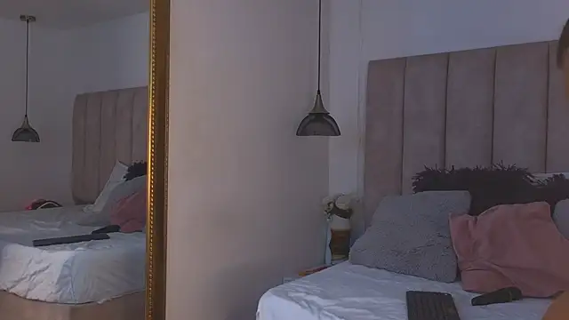 arianaa miller  online show from 09-27-25, 08:03