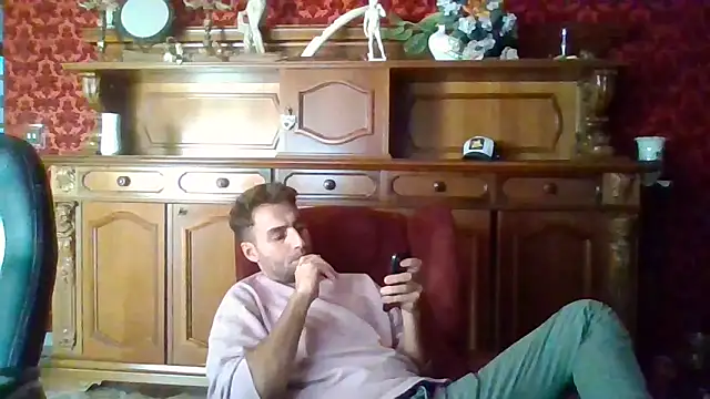 Torissimo92 online show from 10-19-25, 03:23