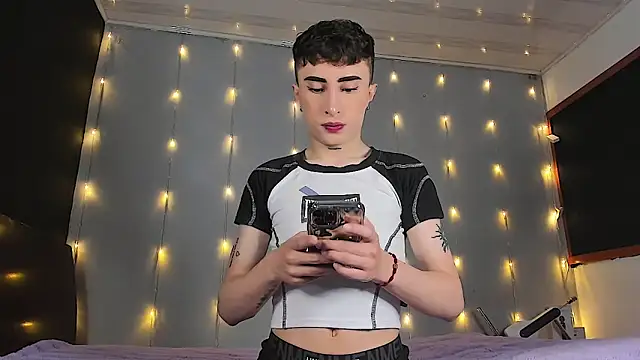Snapshot of SebastianHilton chatting on 05-07-26, 12:10 SebastianHilton online show from 05-07-26, 12:10