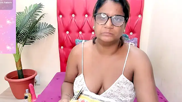 Strawberry Lips online show from 09-19-25, 05:20