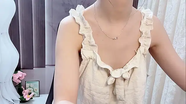 Snapshot of Shenlly chatting on 05-06-26, 01:25 Shenlly online show from 05-06-26, 01:25
