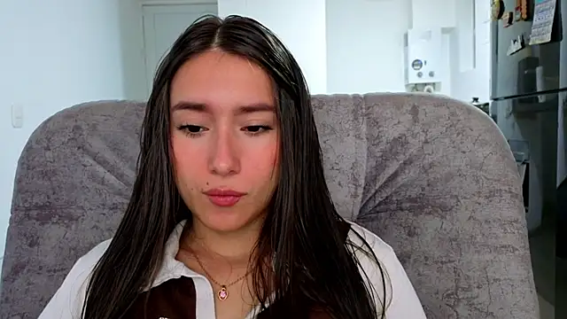 Adhara Kitten online show from 04-29-26, 01:37