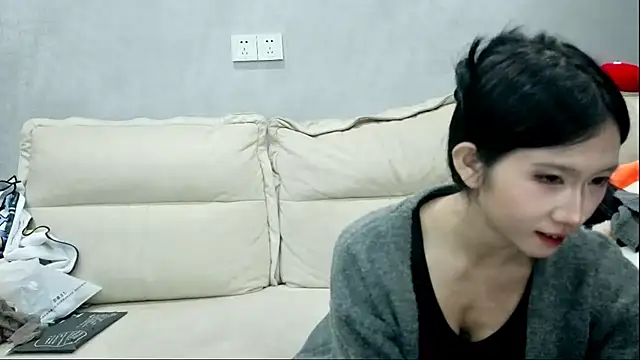 Snapshot of xiaoLI-2025 chatting on 10-26-25, 02:56 xiaoLI-2025 online show from 10-26-25, 02:56