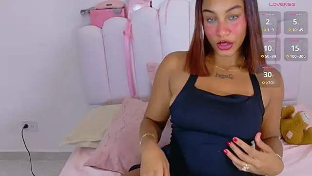 Snapshot of Sofia_Stanley chatting on 03-25-26, 03:56 Sofia Stanley online show from 03-25-26, 03:56