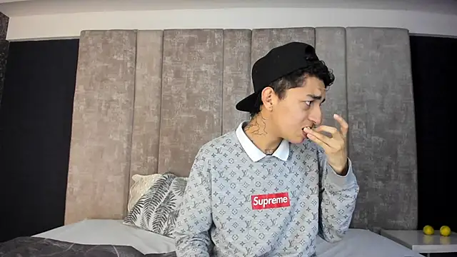 Snapshot of NickandAbby_ chatting on 02-20-26, 07:25 NickandAbby online show from 02-20-26, 07:25