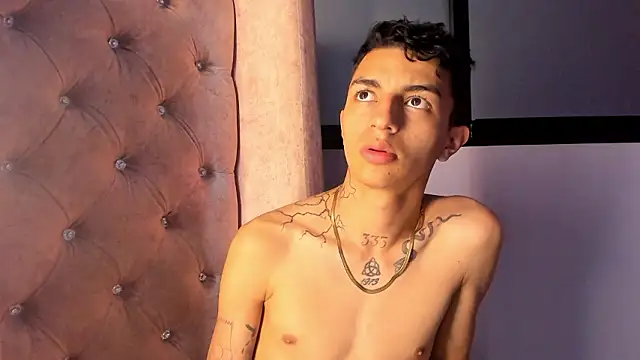 Snapshot of NickandAbby_ chatting on 03-08-26, 02:04 NickandAbby online show from 03-08-26, 02:04