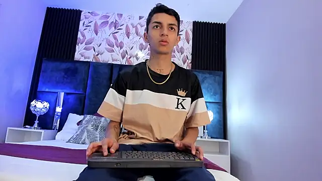 Snapshot of NickandAbby_ chatting on 03-25-26, 07:09 NickandAbby online show from 03-25-26, 07:09