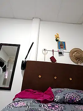 Snapshot of Dorisc_13 chatting on 11-15-25, 09:21 Dorisc 13 online show from 11-15-25, 09:21