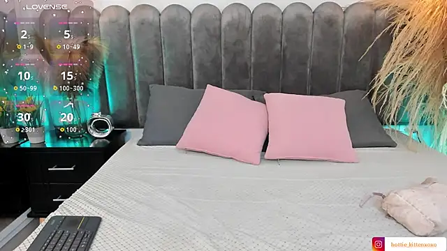 Viollet xoxo online show from 10-12-25, 12:26