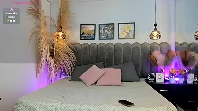 Viollet xoxo online show from 10-13-25, 07:25