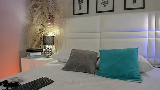 Viollet xoxo online show from 12-05-25, 08:05