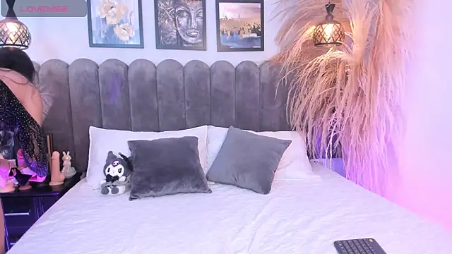 Viollet xoxo online show from 03-22-26, 12:19