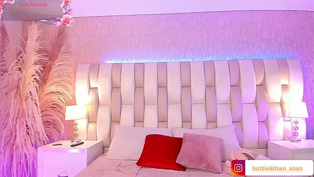 Viollet xoxo online show from 03-26-26, 08:03