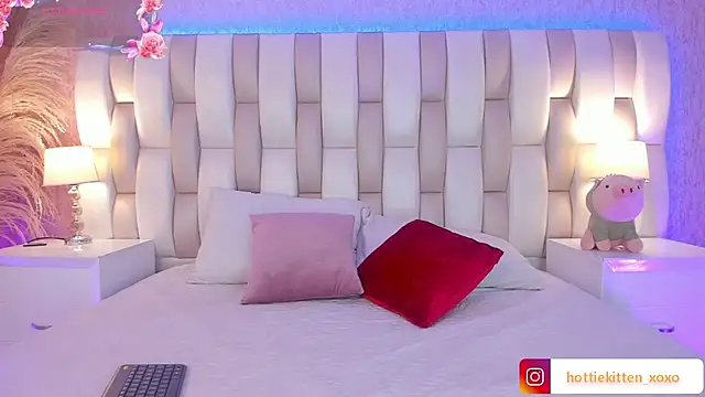 Viollet xoxo online show from 03-27-26, 08:30