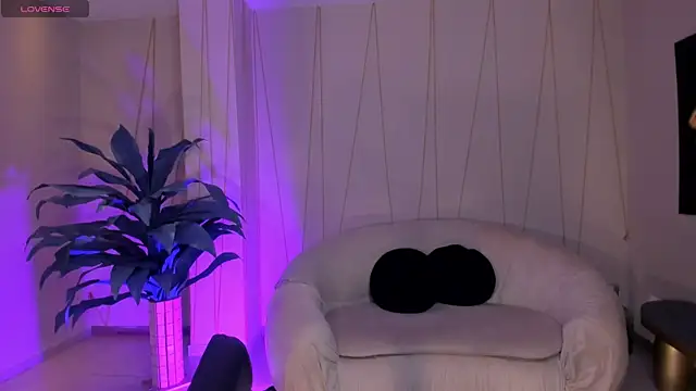 MiaLaurence online show from 11-03-25, 11:55