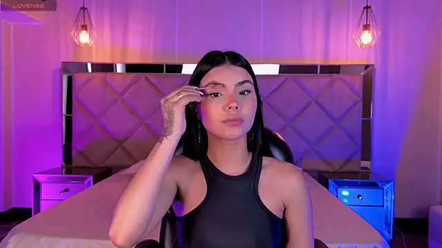 MiaLaurence online show from 05-09-26, 06:57