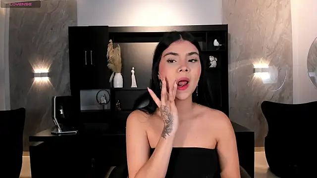 MiaLaurence online show from 06-16-26, 07:38