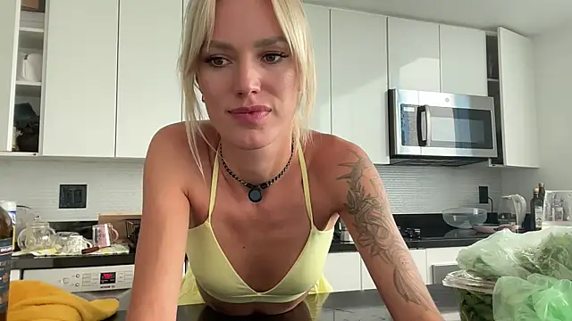 Snapshot of Ohbabykelly chatting on 04-28-26, 10:26 Ohbabykelly online show from 04-28-26, 10:26
