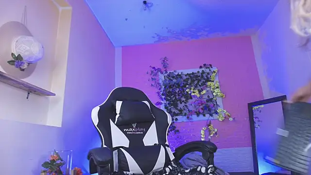 Katy bratz  online show from 09-22-25, 02:24