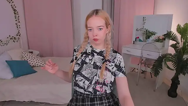 BellaMontgomery online show from 10-11-25, 09:24