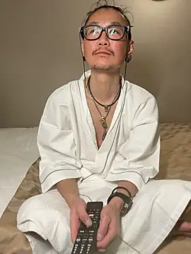 uta002418 online show from 07-19-26, 01:59