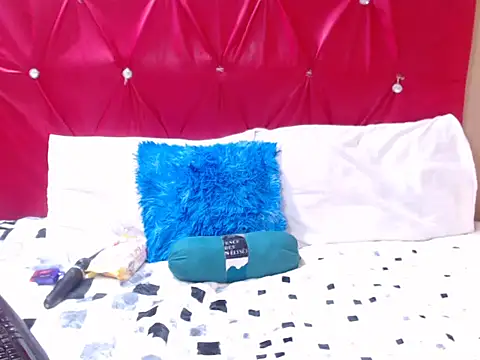 Snapshot of CouplesX96xx chatting on 10-02-25, 10:33 CouplesX96xx online show from 10-02-25, 10:33