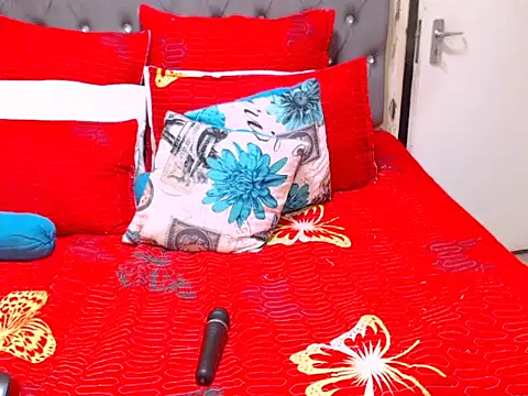 Snapshot of CouplesX96xx chatting on 10-16-25, 10:00 CouplesX96xx online show from 10-16-25, 10:00